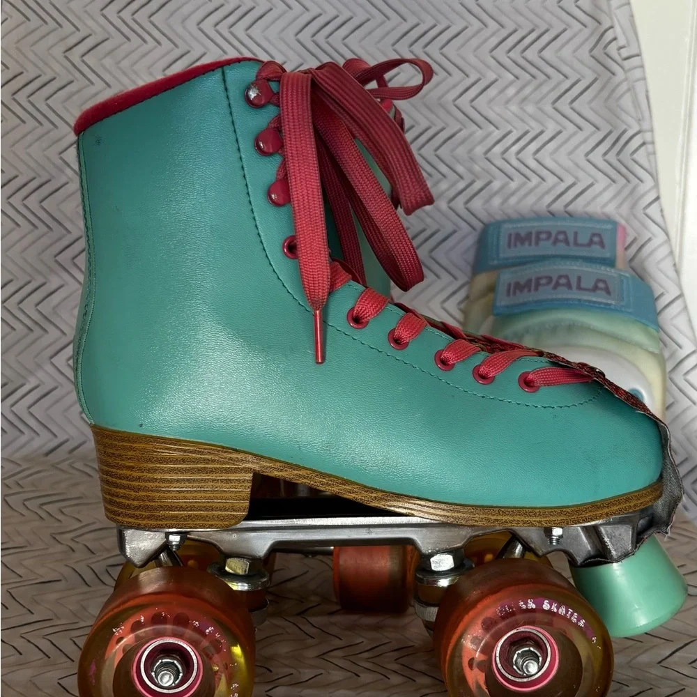 Impala Aqua Roller Skates with Protective Gear - Picture 5 of 12
